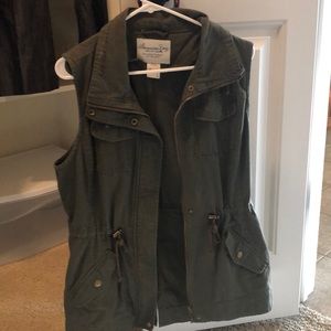 American rag vest size large